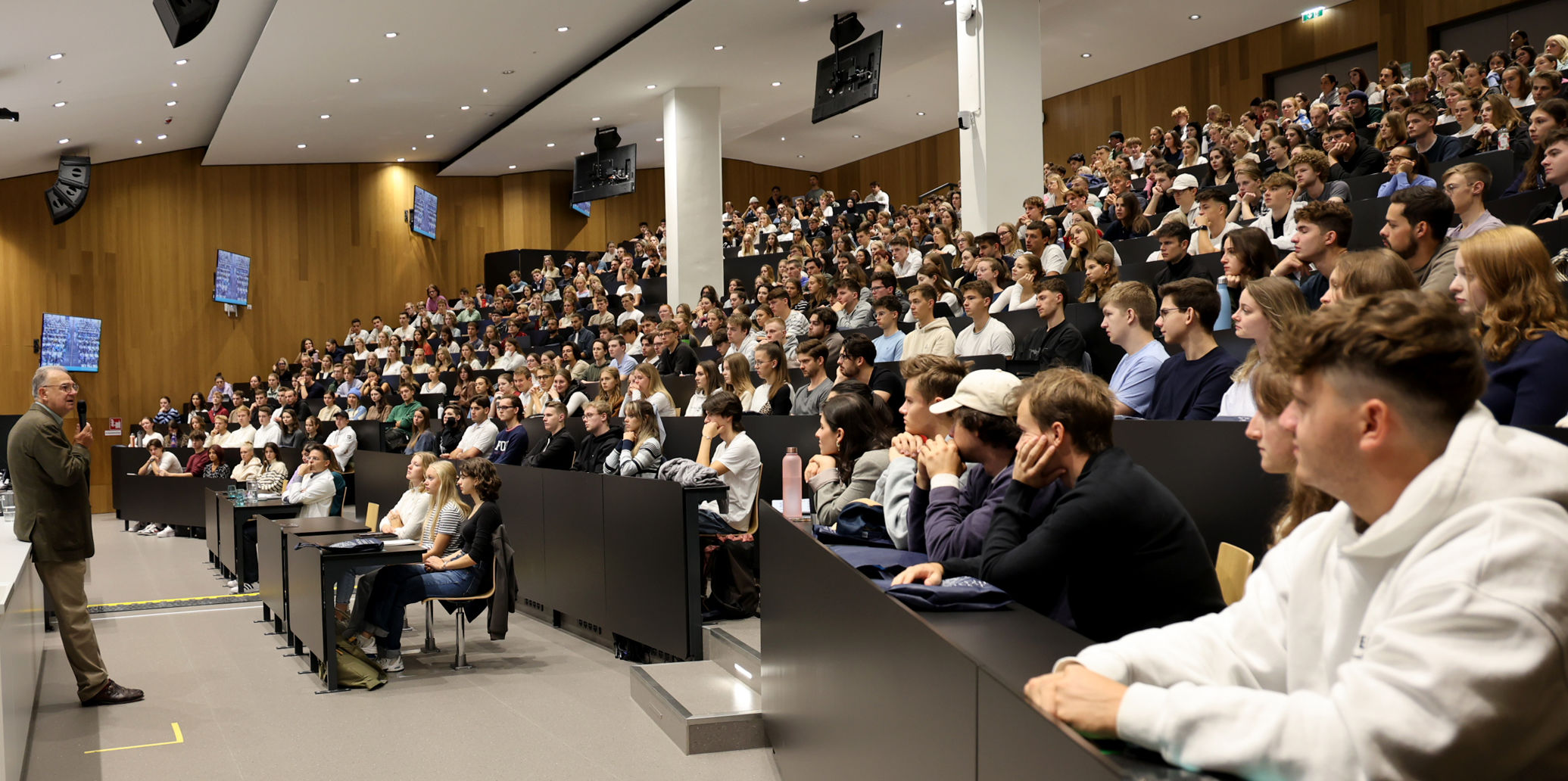 Reportage: Erstsemestrige starten gut informiert ins Medizinstudium