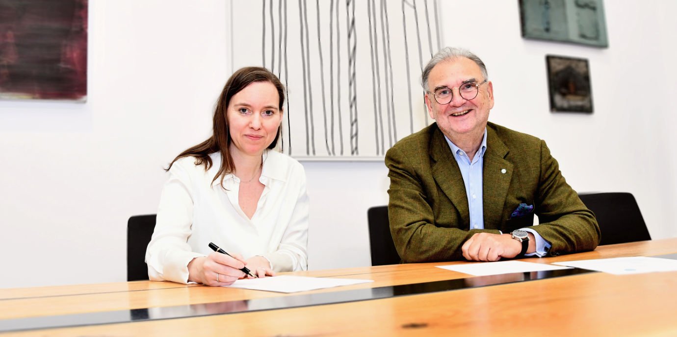 Vertragsunterzeichnung: Neuropathologin Adelheid Wöhrer kommt an die Medizin Uni Innsbruck