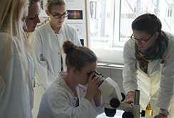 Mädels am Sciencedesk