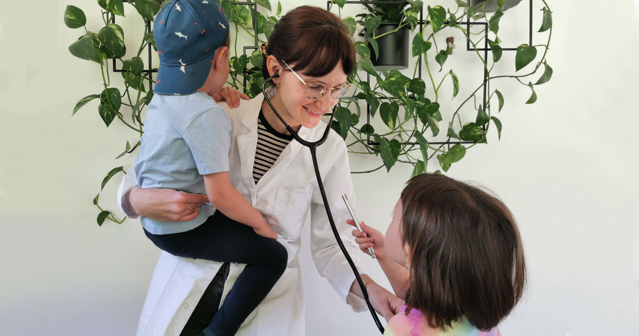 Zwischen KMP, KPJ und Kind: Medizin studieren mit Kind