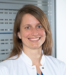 Dr. Anna HOTTER
